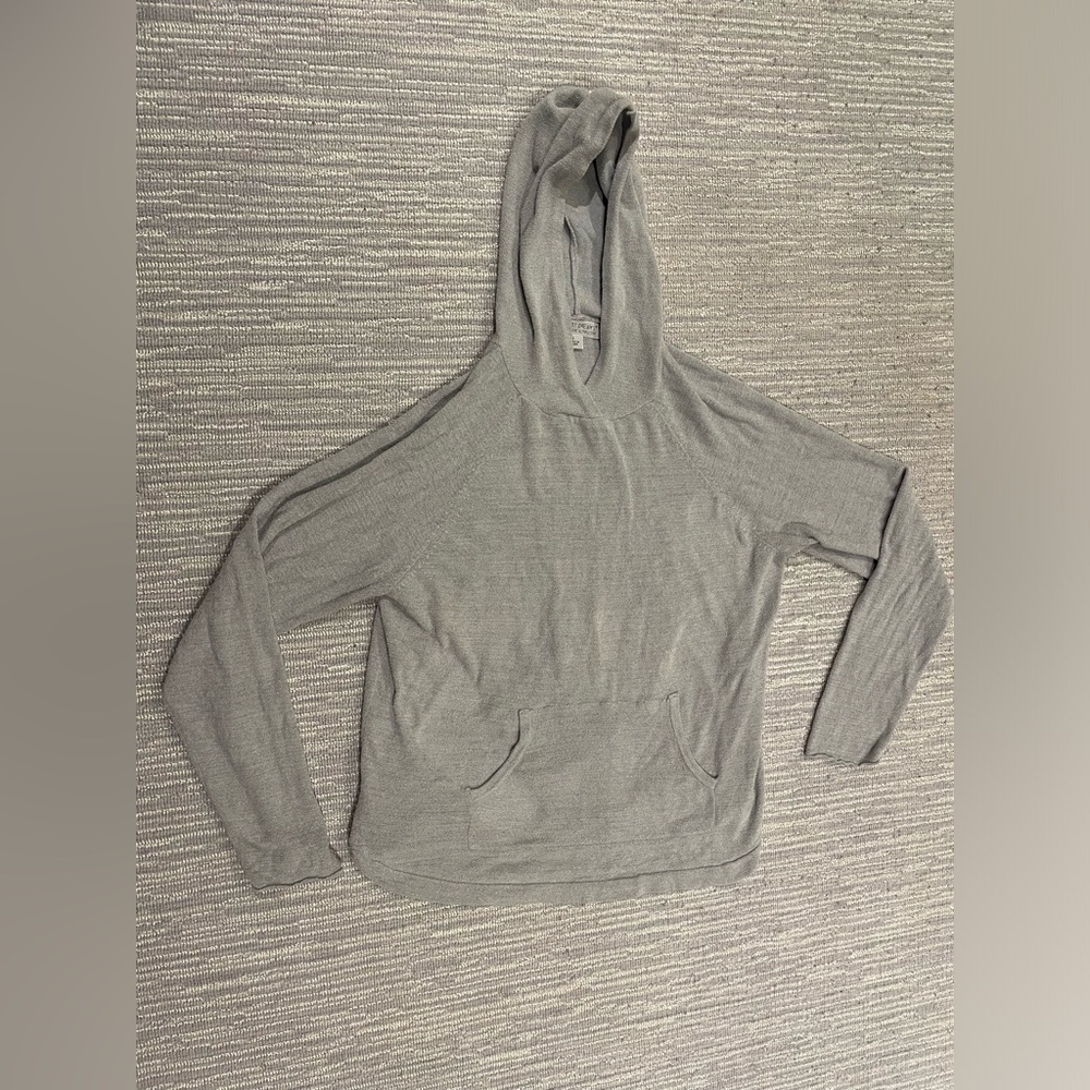 Barefoot dreams hoodie size large